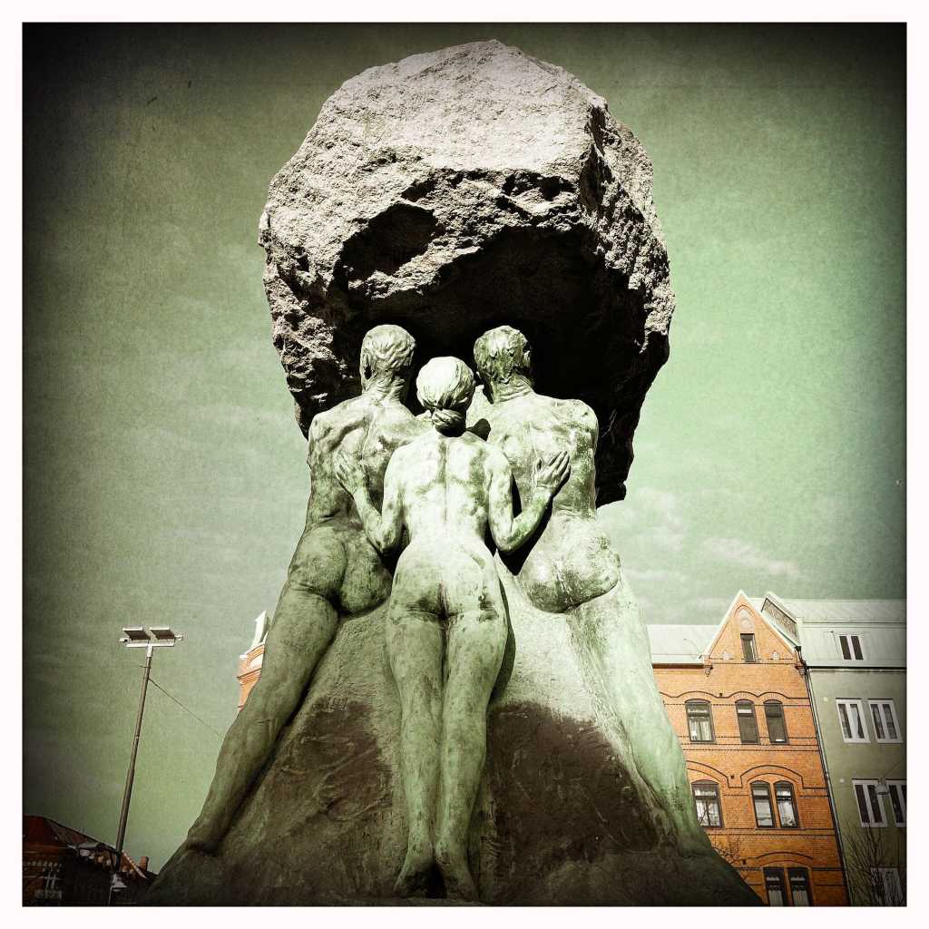 En kvinna bakom varje man.