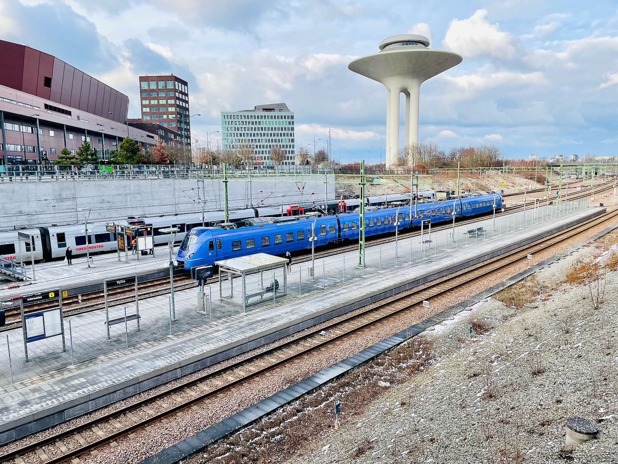 Pågatåg och Öresundståg på Hyllie station i mars månad
