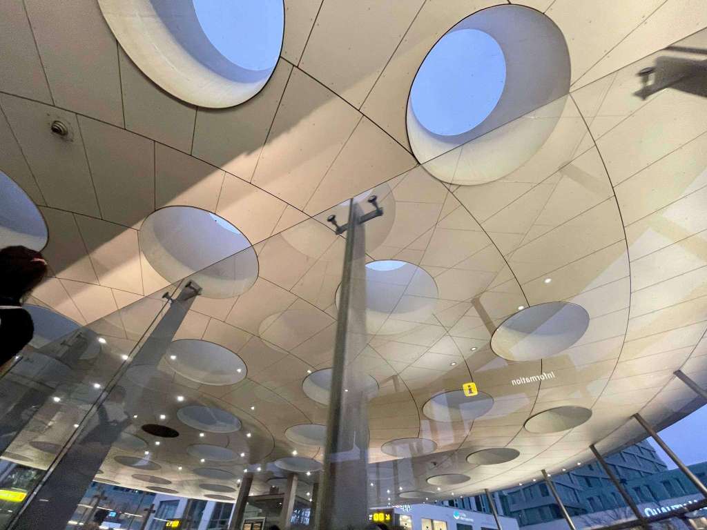 Under golfbollen på Hyllie station