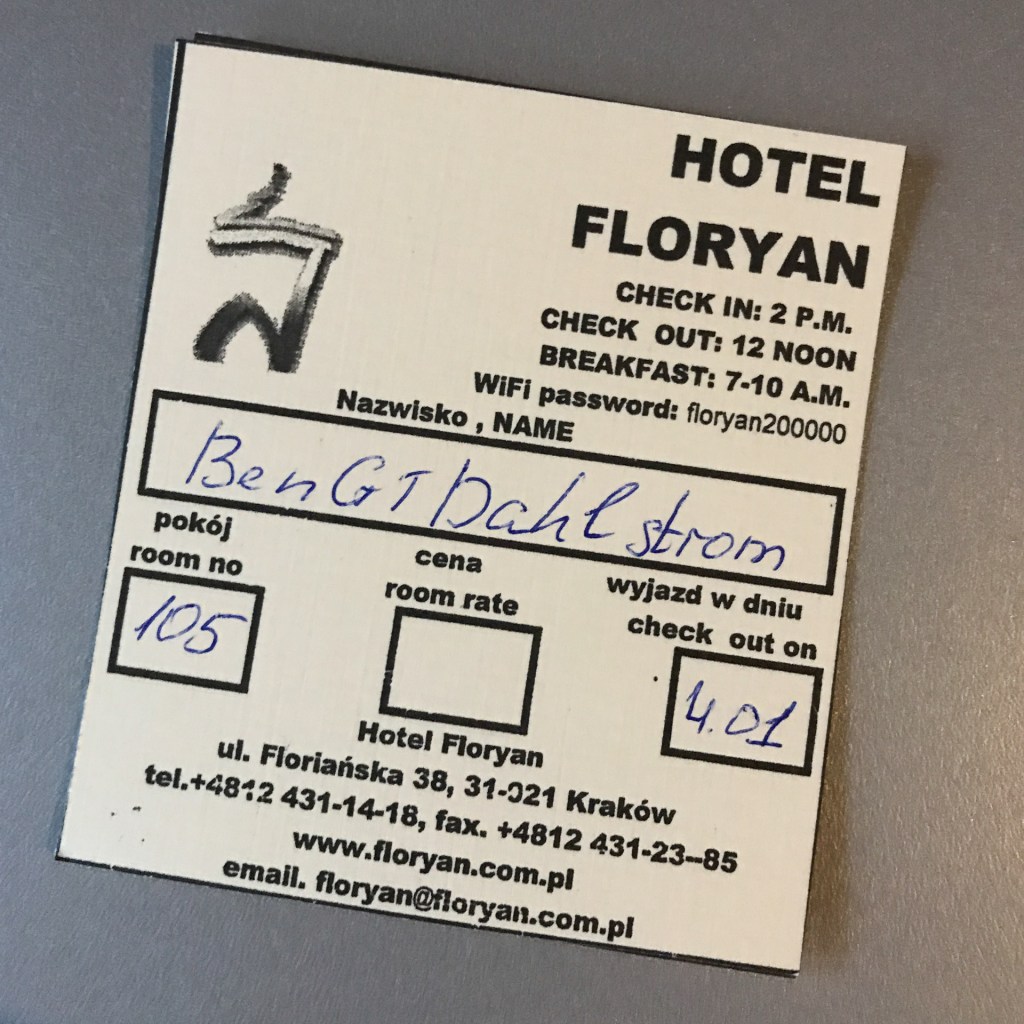 En hotellbokningskort för Hotel Floryan i Kraków med information om in- och utcheckning, rumnummer och WiFi-lösenord.