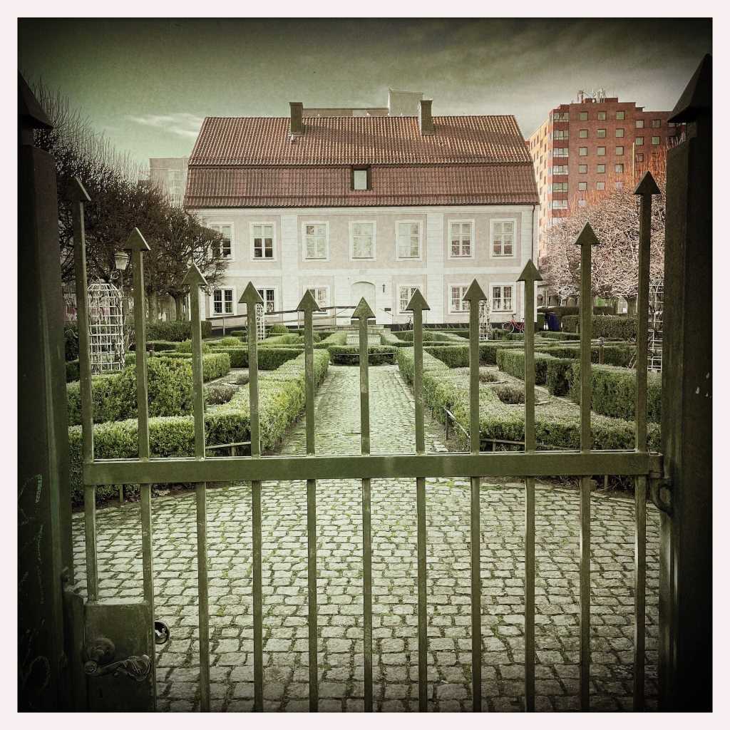 Stängt till trädgården.